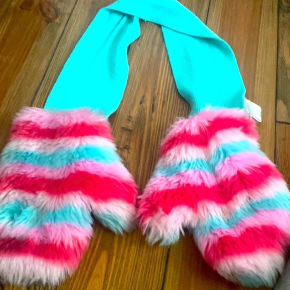 Other - SOLD. 5/$10 item scarf hand warmer